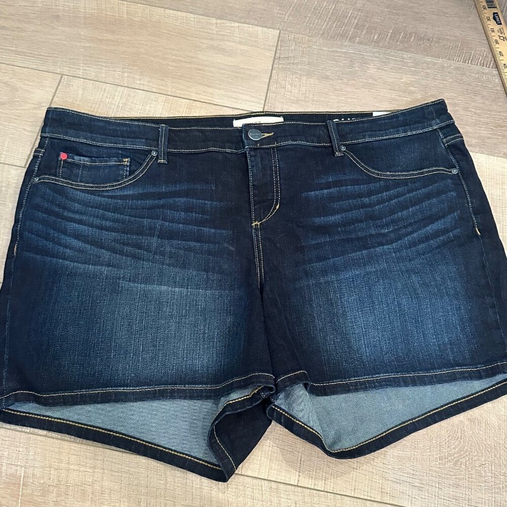 SLINK JEANS WOMENS CURVY DENIM SHORTS SIZE 24